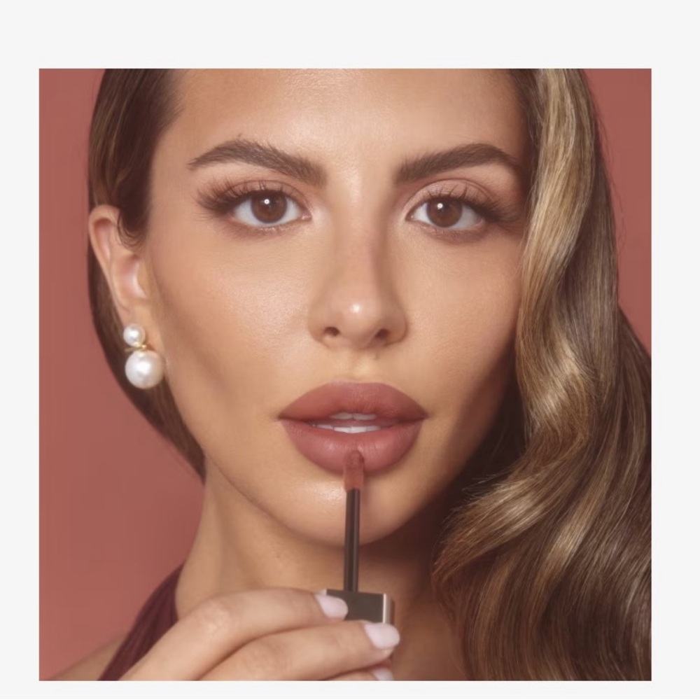 NIB ANASTASIA LIP VELVET.. parchment